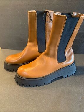 ZARA Women's 38 Tan Chelsea Lug Sole Boots - Classic Pull-On Style